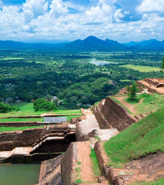 Sigiriya Sri Lankas Majestic Rock Fortress - Image 4